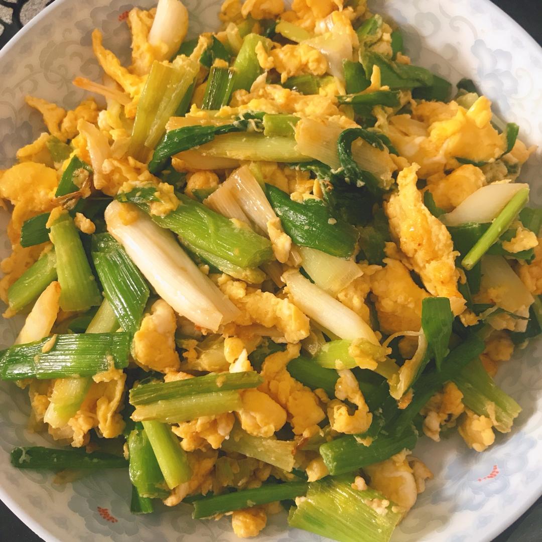 凶神恶煞的番茄做的蒜苗炒鸡蛋