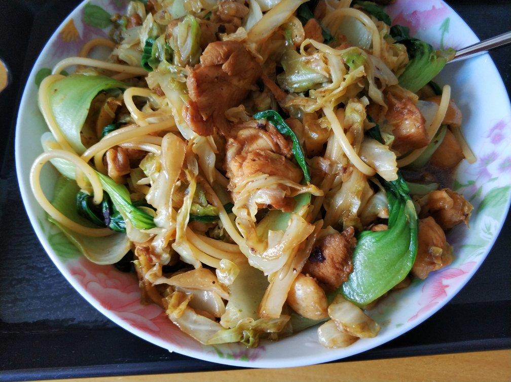 甜嫩鲜香包菜炒鸡腿