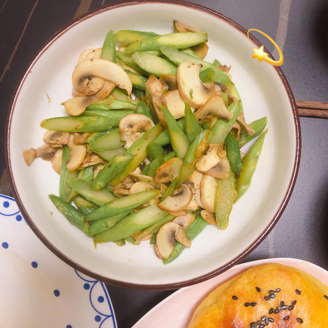 口蘑炒芦笋