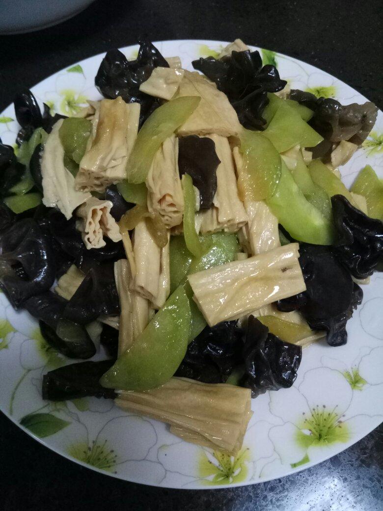 腐竹木耳黄瓜炒
