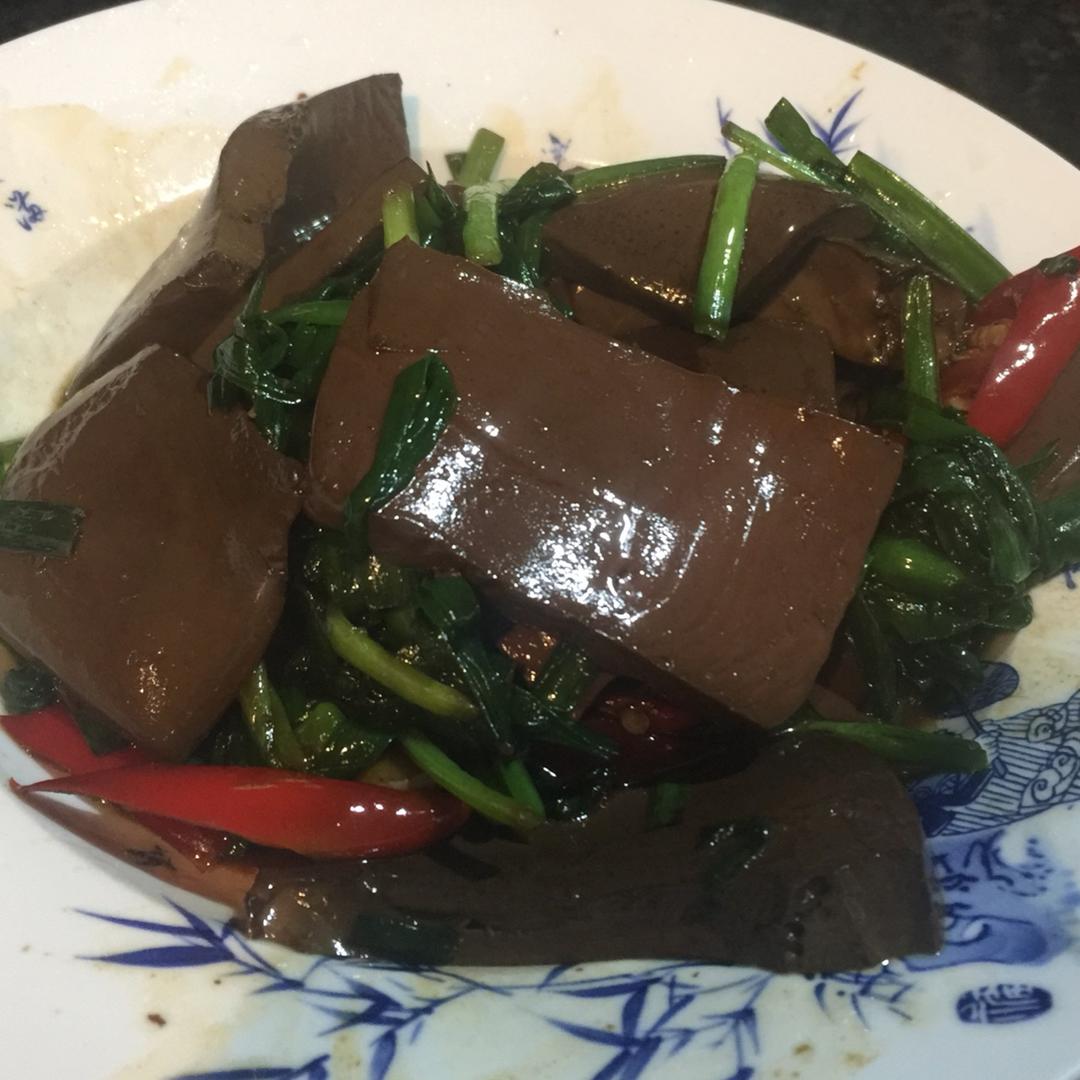韭菜炒鸭血
