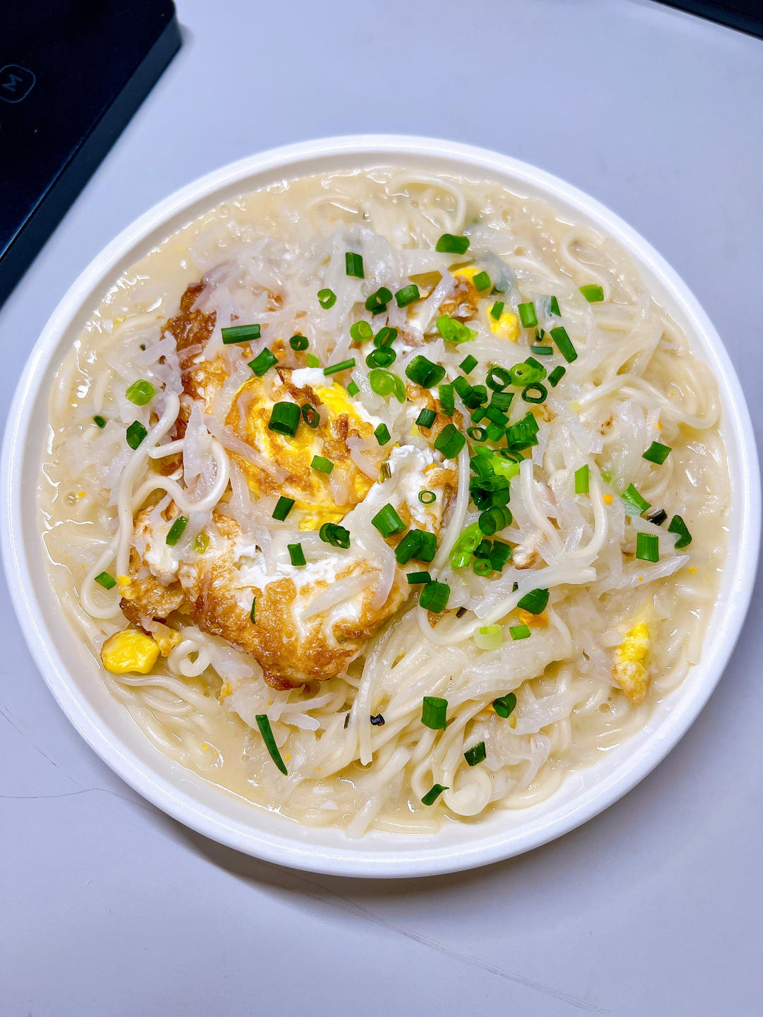 鸡蛋萝卜丝汤面