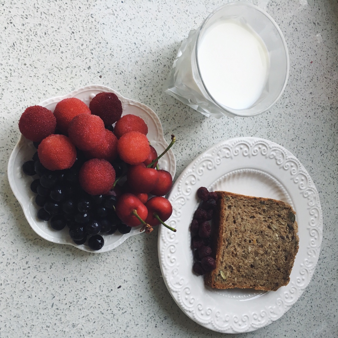 不急不躁吃早餐