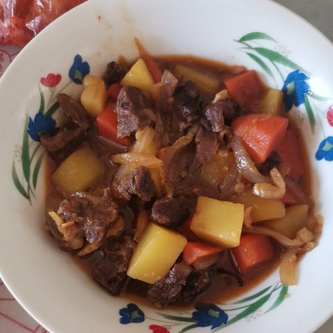牛肉炖土豆