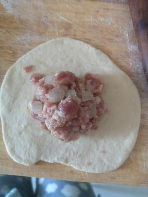 猪肉洋葱肉馅饼的做法 步骤5