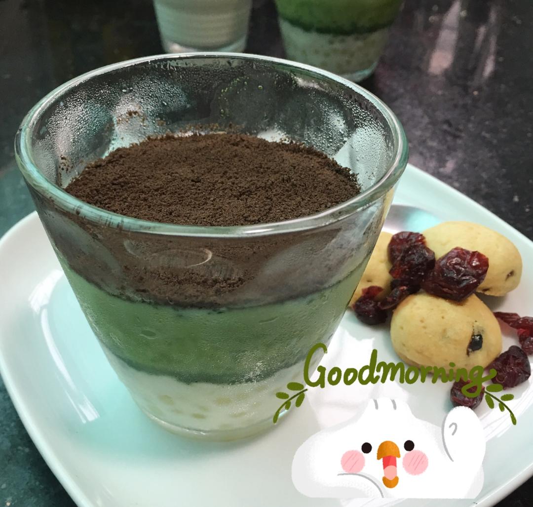 椰香抹茶慕斯杯