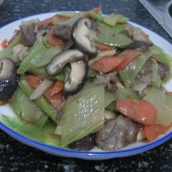 蘑菇青笋炒肉片