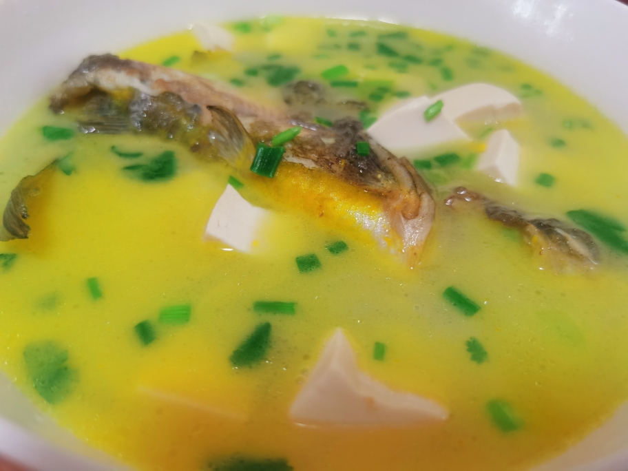 金汤黄骨鱼焖豆腐的做法