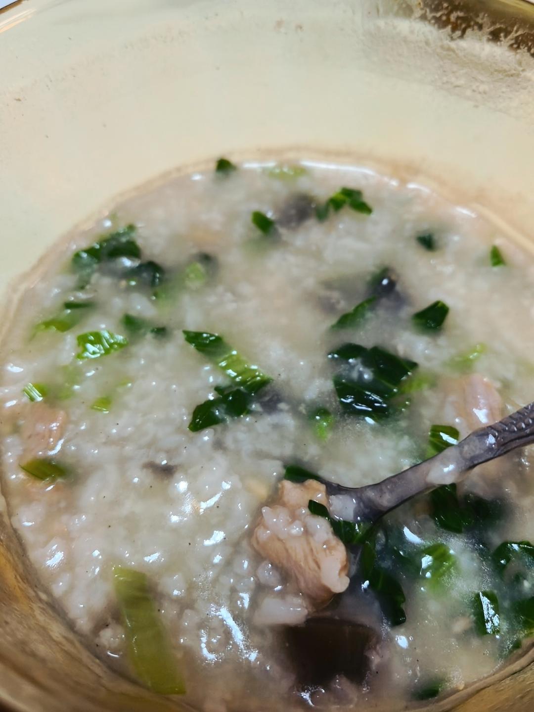 妈妈👩教我做的皮蛋瘦肉粥🥣简单快捷美味😋