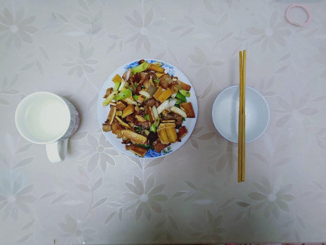 青蒜炒腊肉