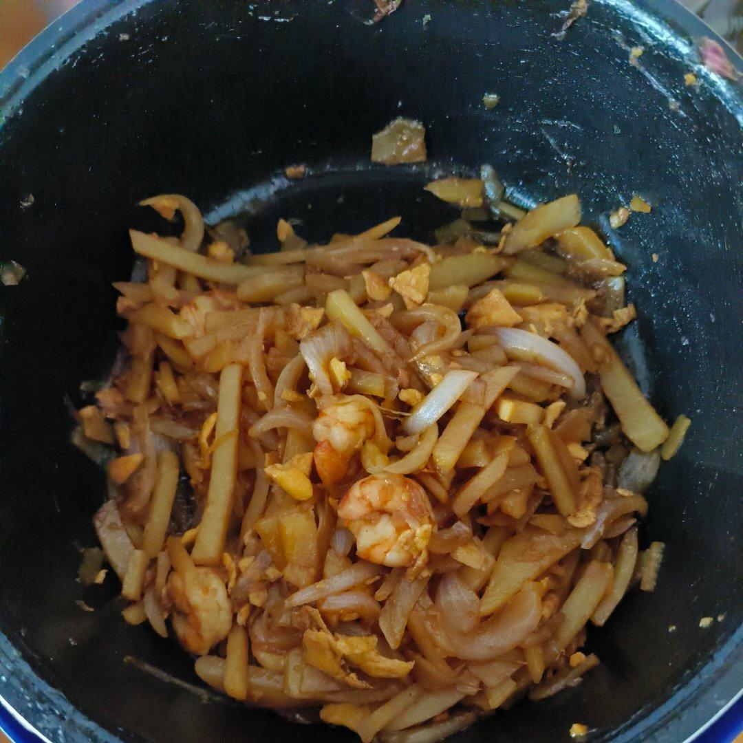 土豆系列（三）—土豆洋葱炒鸡蛋虾仁