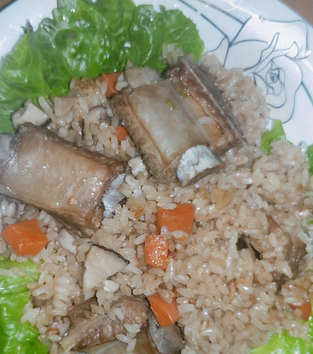 喷香排骨焖饭（爆好吃）