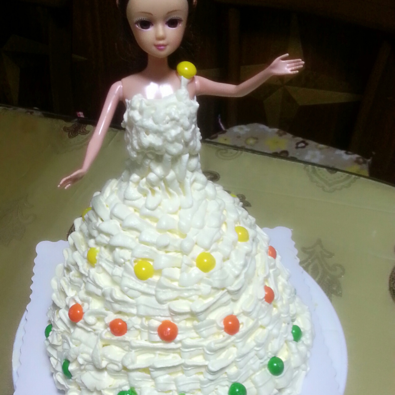 梦幻时尚的芭比蛋糕
