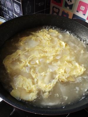 〈老黄瓜土豆汤〉，清清淡淡一碗汤。欣小厨 😉的做法 步骤9