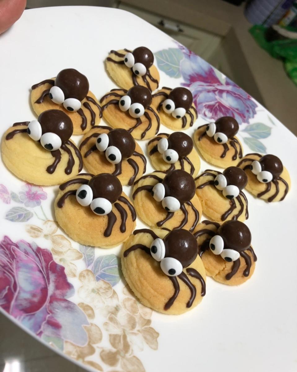 万圣节搞怪蜘蛛饼干