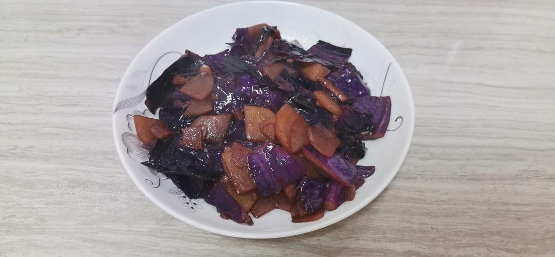 干锅紫甘蓝土豆片