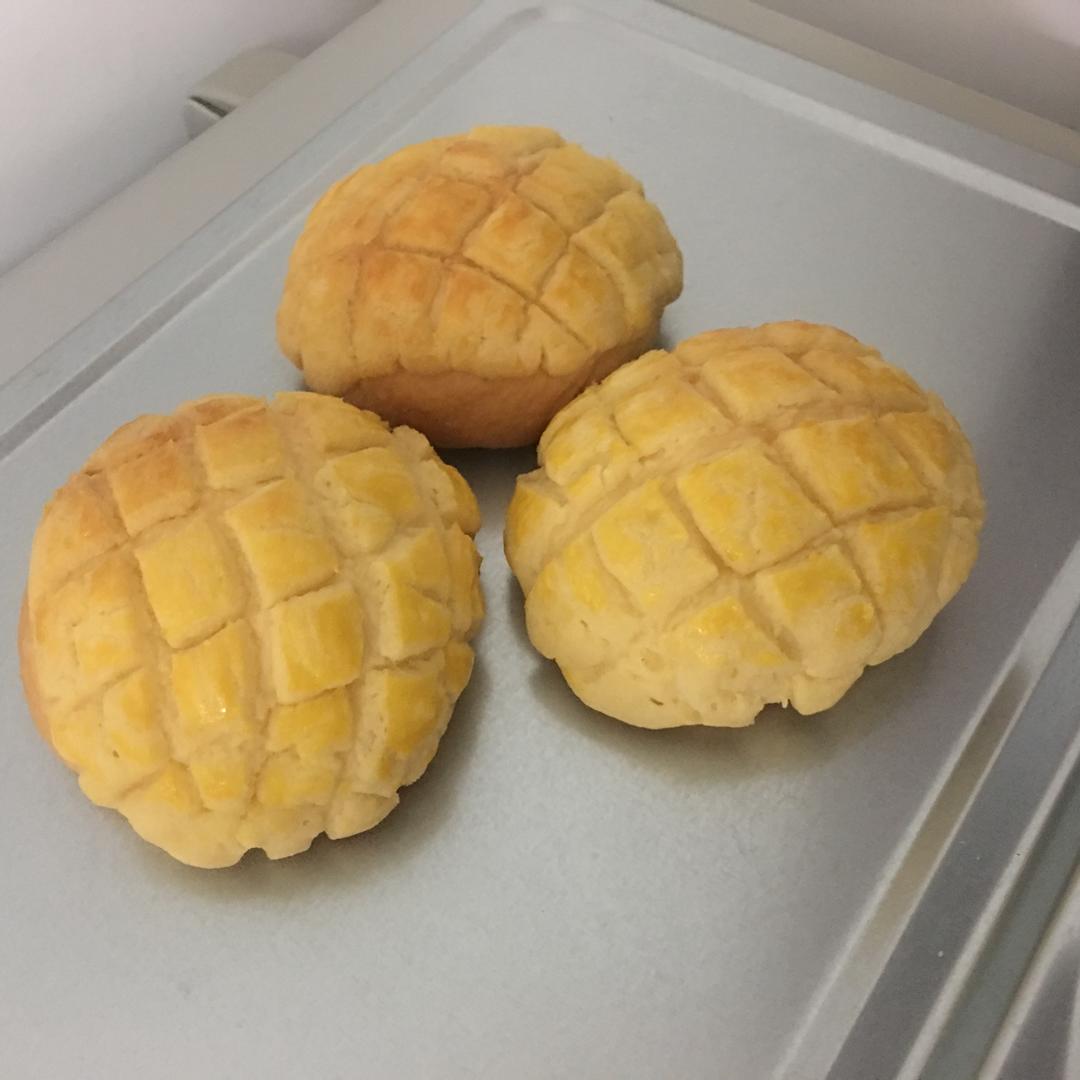 好吃到炸裂的港式菠萝包（附带制作酥皮的小视频）