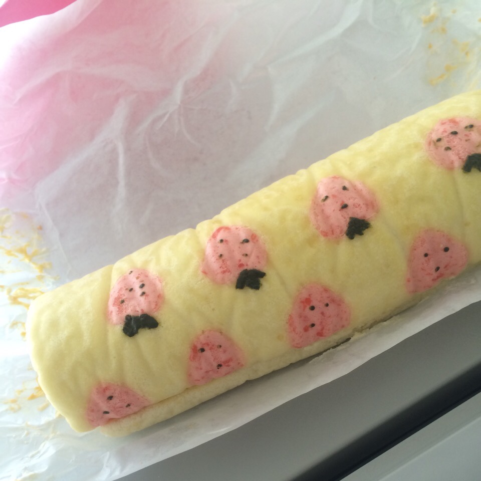 彩绘草莓蛋糕卷