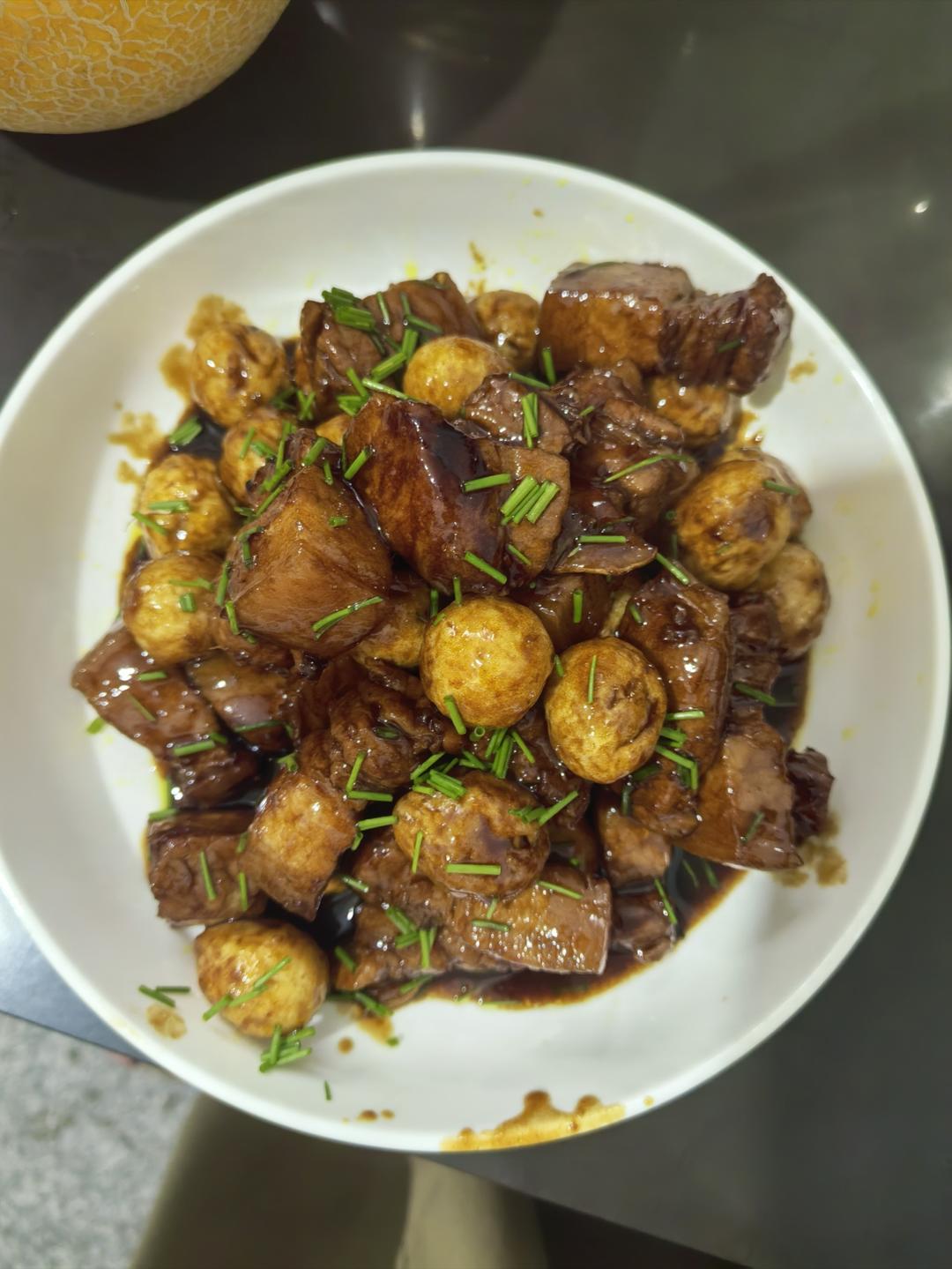 五花肉烧鹌鹑蛋