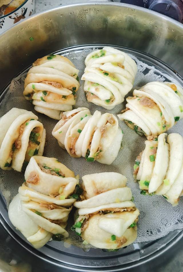 葱香肉花卷