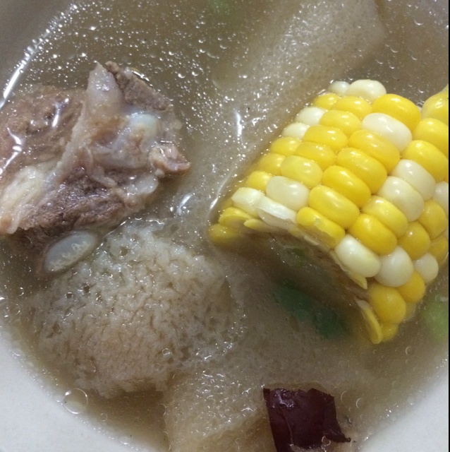 竹荪玉米排骨汤