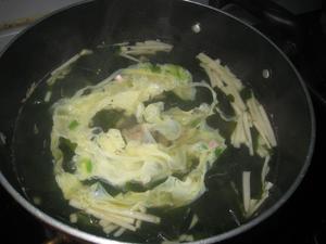藻菇蛋花汤的做法 步骤7