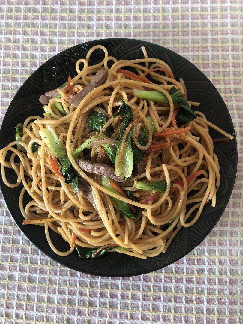 黑椒牛柳炒意面