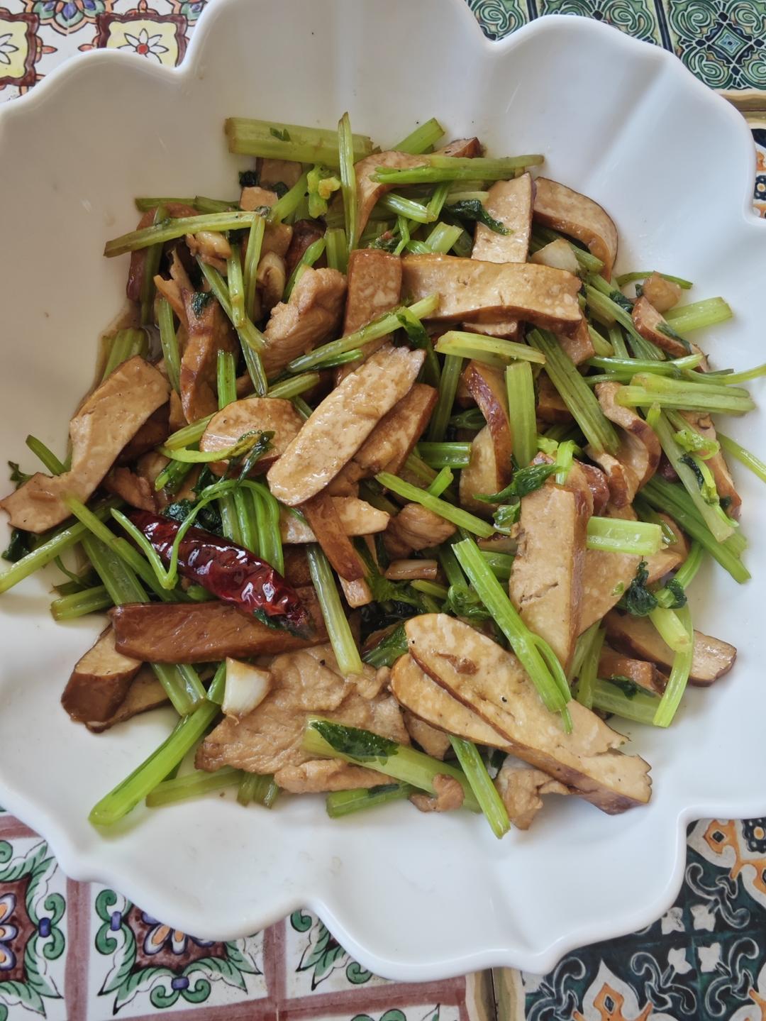 芹菜香干炒肉丝