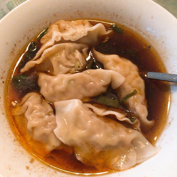 省时又便捷，没人能抗拒这碗酸汤水饺！🥟