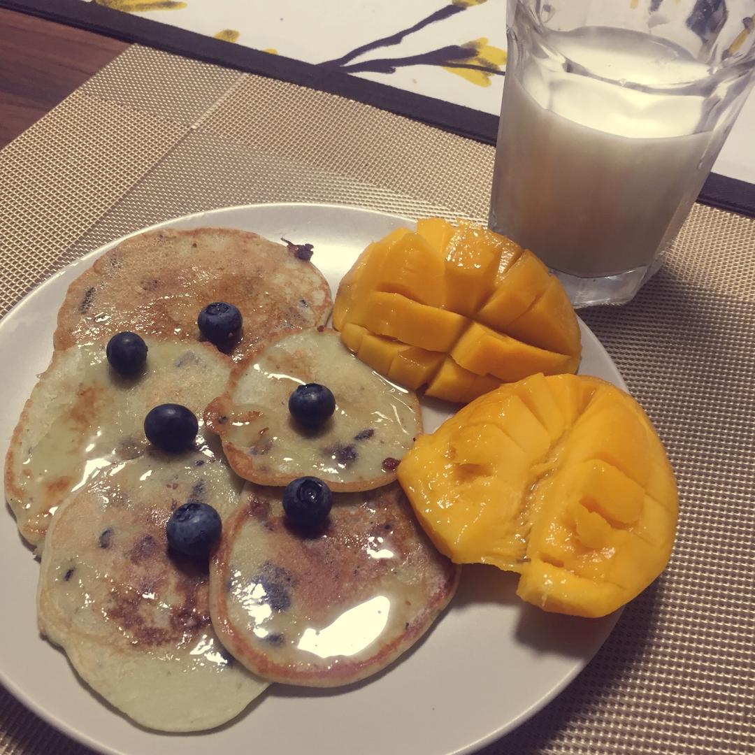 充满幸福感的早餐：蓝莓热松饼教程