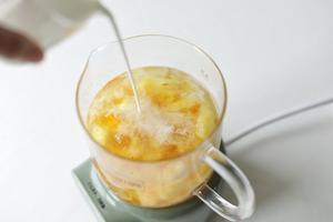 椰奶菠萝炖桃胶雪燕（小南瓜电炖杯食谱）的做法 步骤8