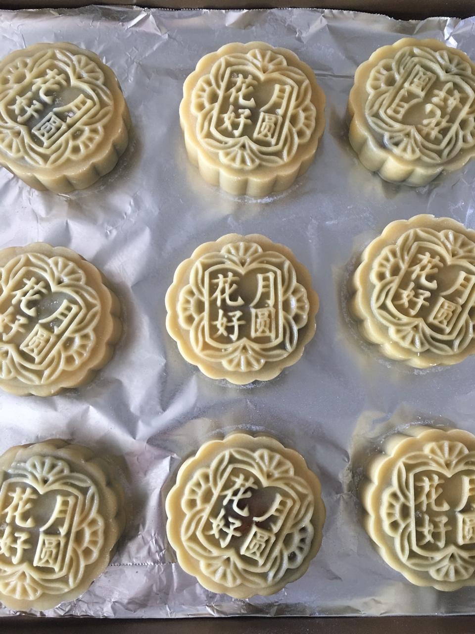 广式月饼—蛋黄莲蓉月饼