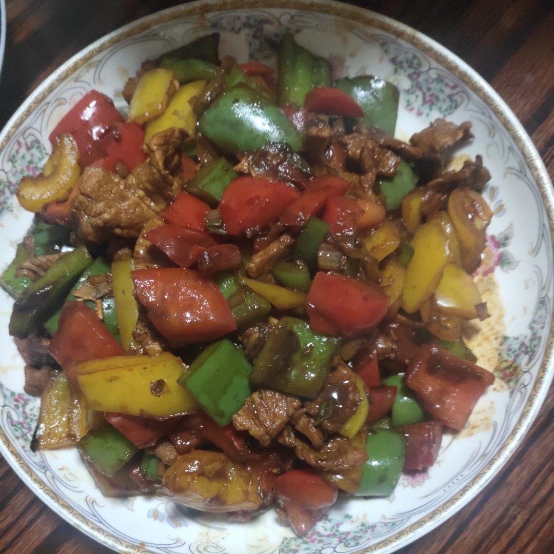 彩椒炒肉（柿子椒炒肉）