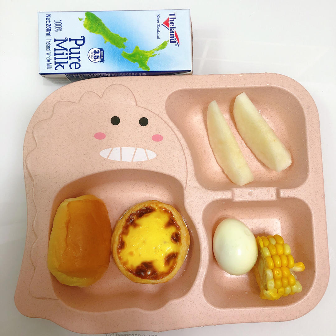 一岁半屁屁洛の早餐记