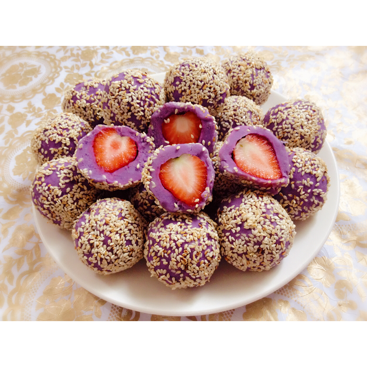 丹丹2015做的草莓椰蓉紫薯球