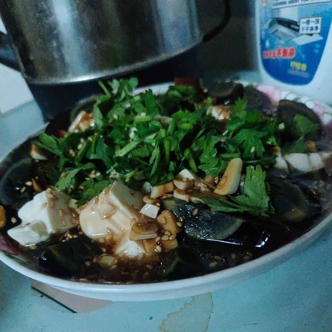 皮蛋拌豆腐