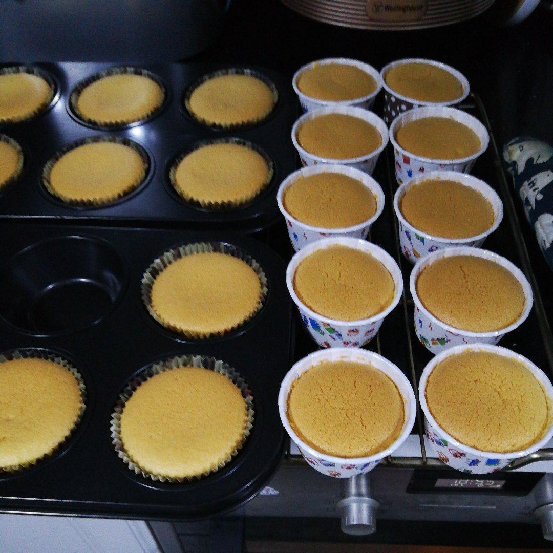 3种口味戚风杯子蛋糕，外表完美，组织细腻