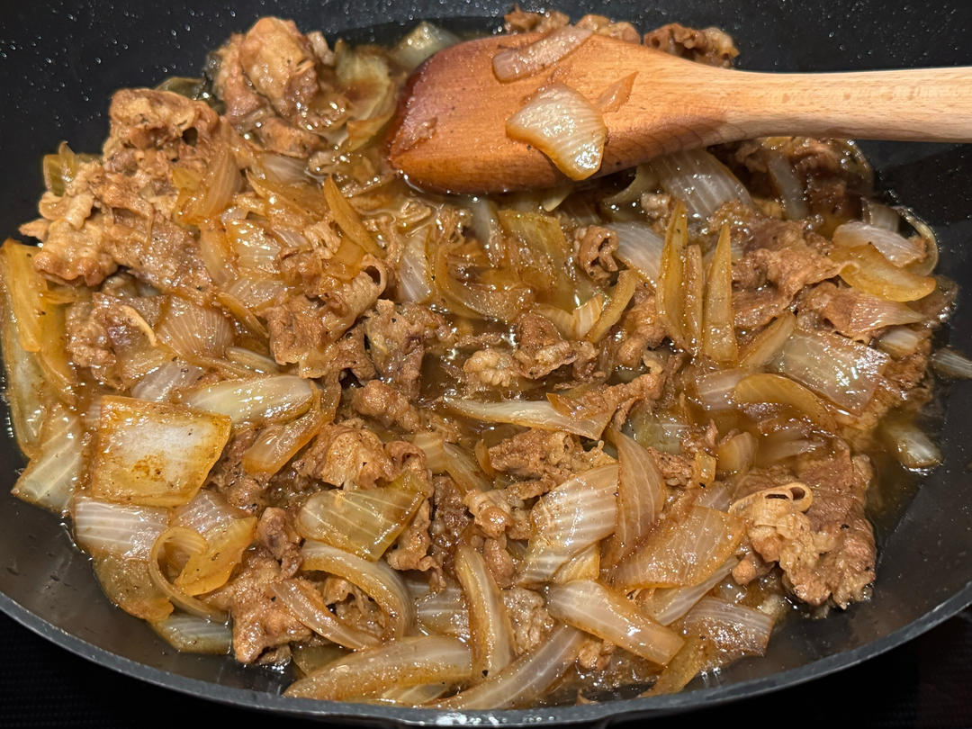 好吃到舔盘的秘制洋葱炒肥牛卷！拌饭巨香