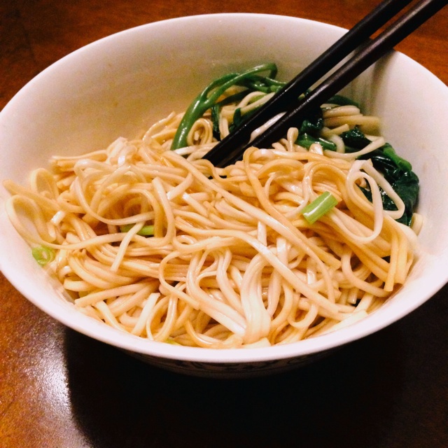 葱爆面—就是汪涵在天天向上里面做的那个啦