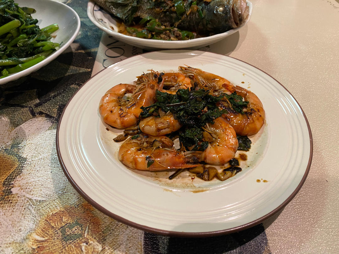 蒜蓉紫苏爆大虾