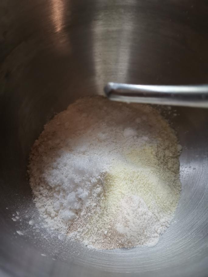 纯奶手撕吐司的做法 步骤1