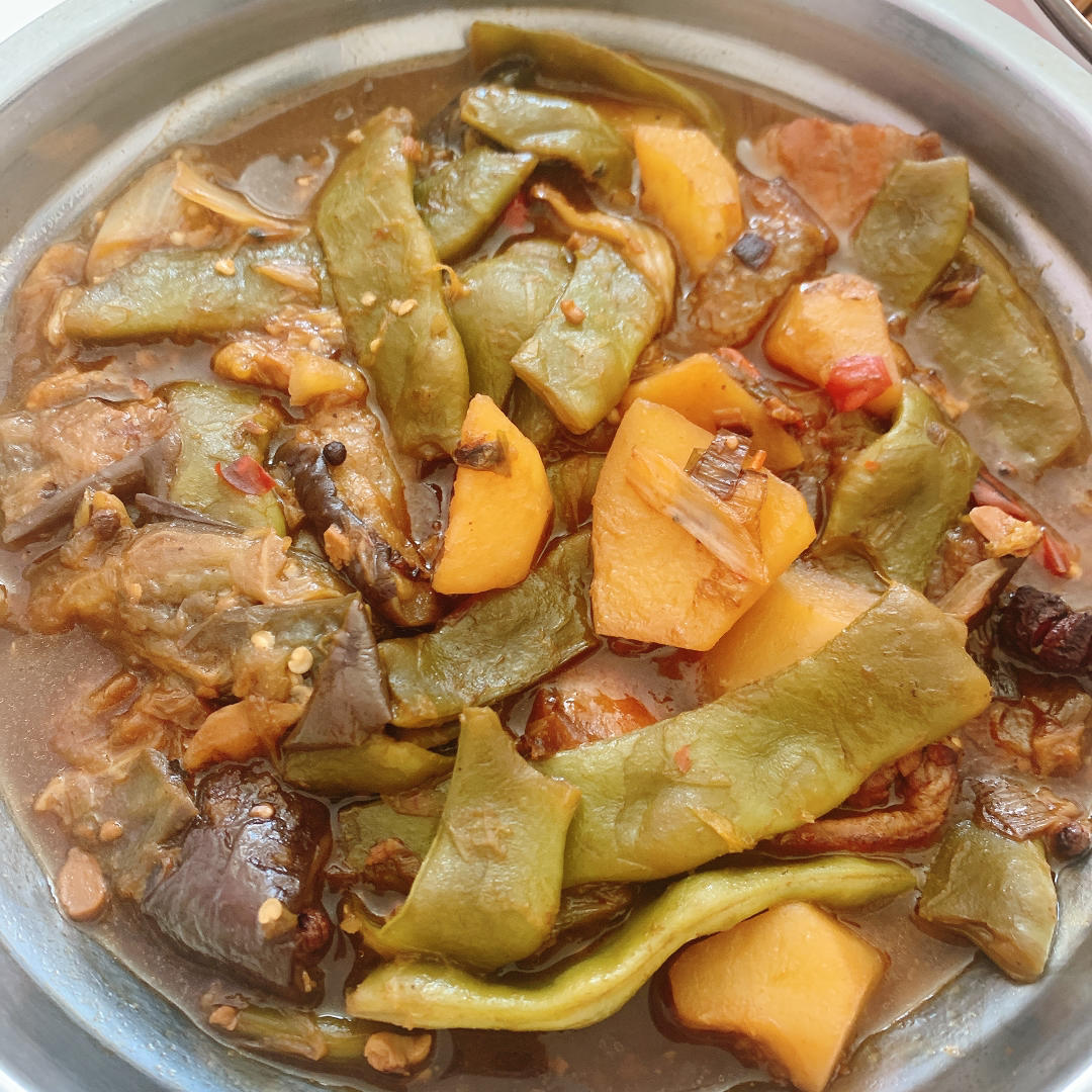 绝对正宗的东北土豆豆角炖五花肉
