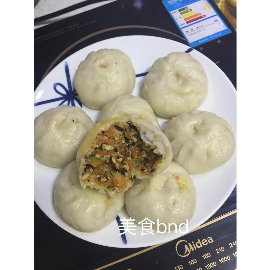 胡萝卜木耳鸡蛋素包子