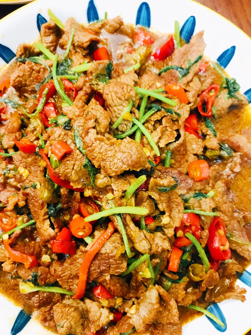 〈小炒黄牛肉〉，这个太好吃了。欣小厨 😉