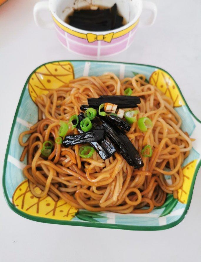 10分钟搞定的一碗葱油拌面