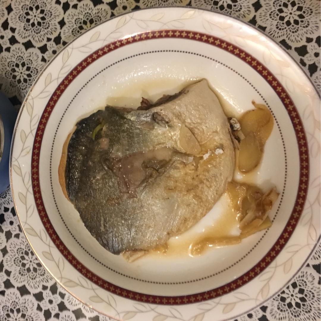 传统中式红烧平鱼