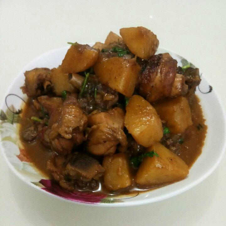 土豆炖鸡块