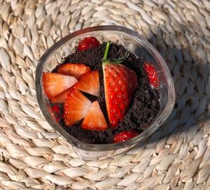 网红款奥利奥草莓酸奶杯的做法 步骤7