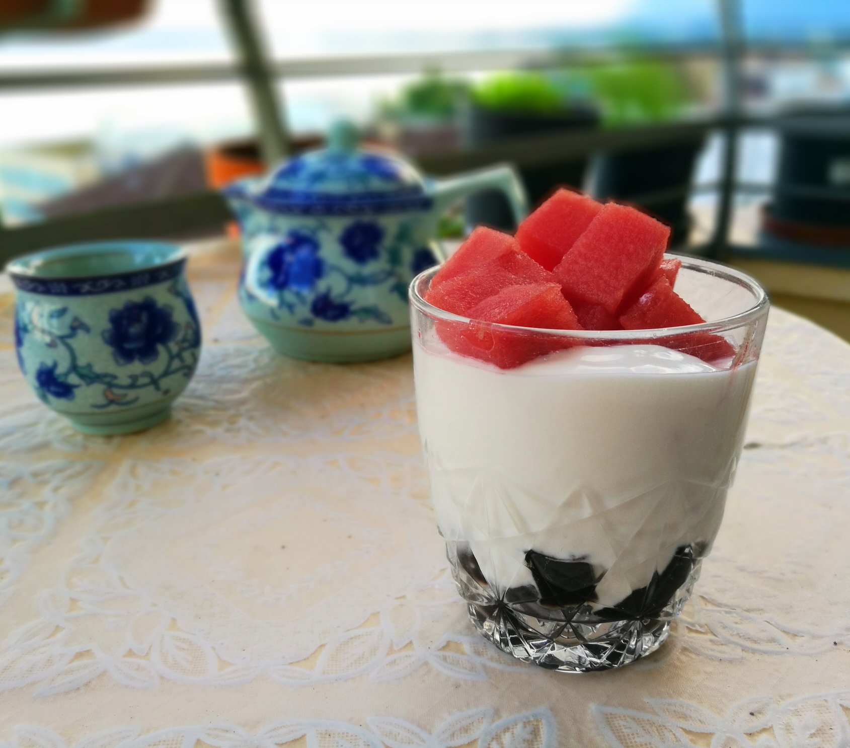 夏日消暑甜点～龟苓膏酸奶水果杯