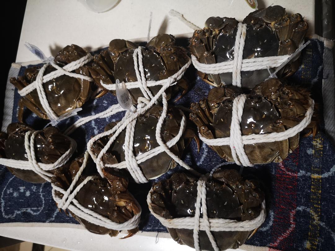 清蒸大闸蟹只要15分钟搞定腿肉一吸就出来哒！